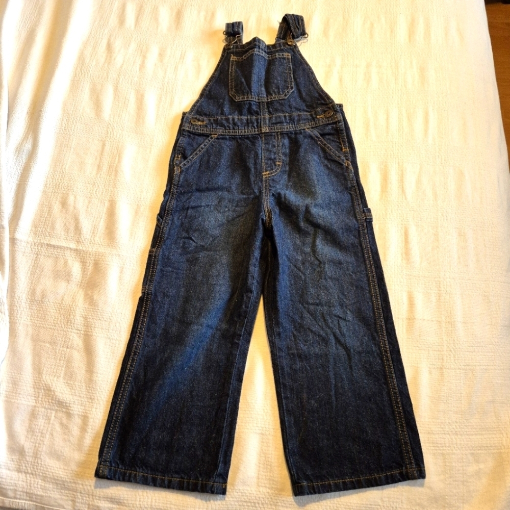 Wrangler boys size 4T overalls dark wash jeans, defect on back leg GUC
